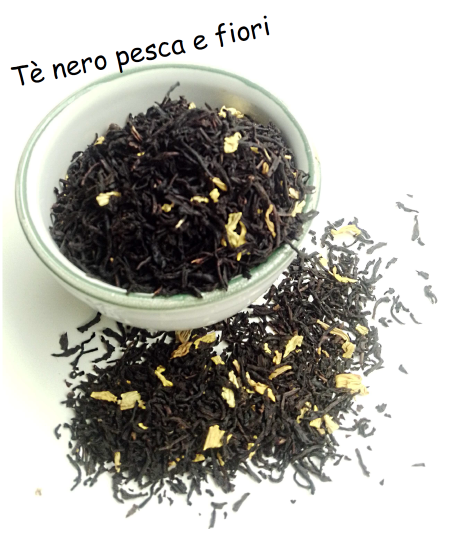 tè nero pesca e fiori